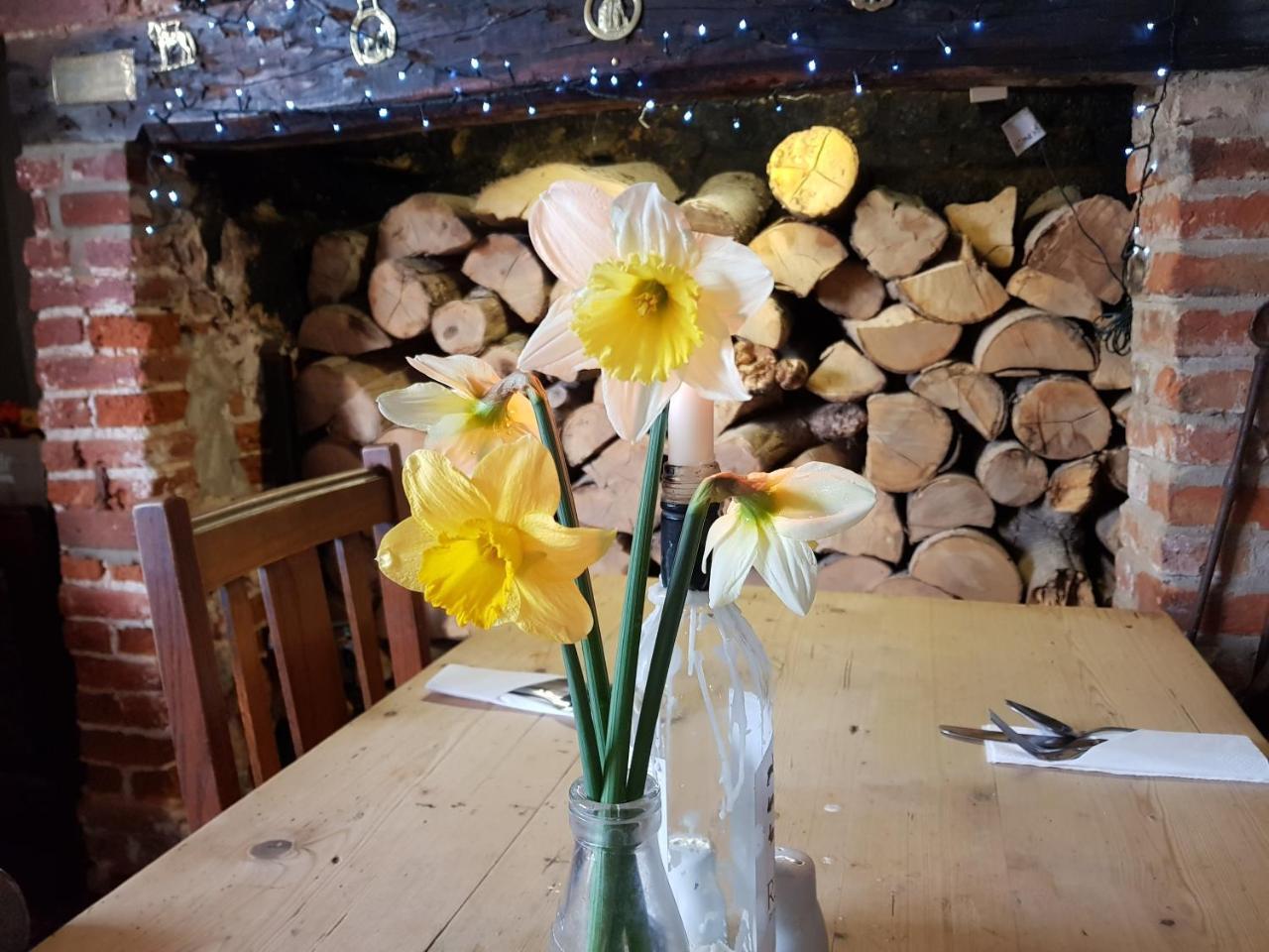 The Swan Inn Hilborough Exterior photo